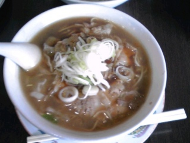中華そば(並):700円(税込)です。ネギは入れ放題。_末廣ラーメン本舗 秋田駅前店
