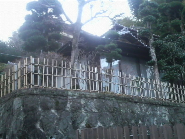 伊藤屋から千歳川の橋を渡ると光風荘_光風荘