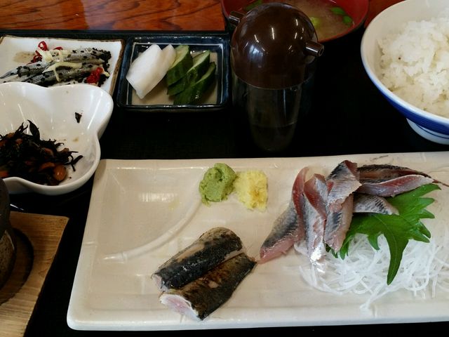 いわし刺身定食
_まるに