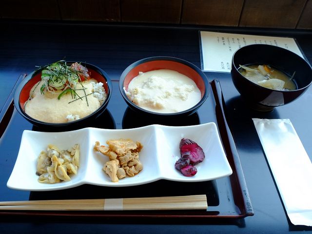 お皿もおしゃれ!_浅草 むぎとろ