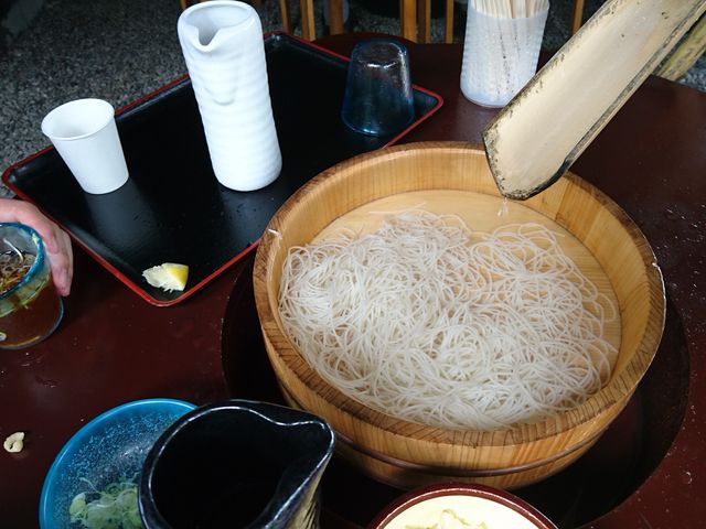 流しそうめんは食べ放題です!_長生館