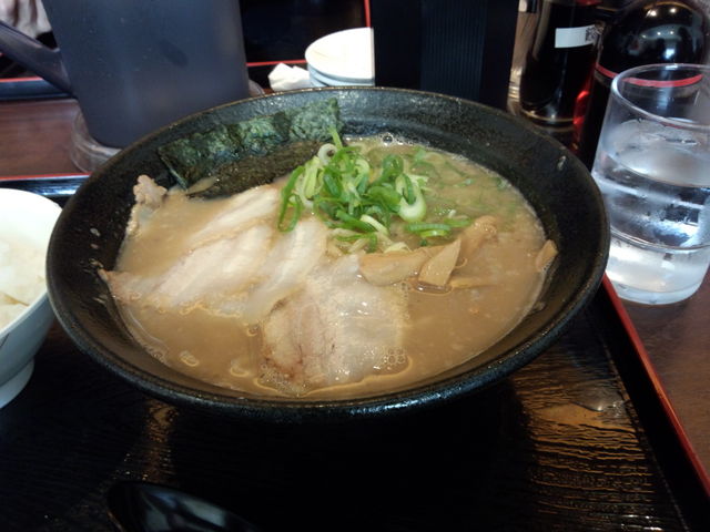 とんこつラーメン_ラーメン与七