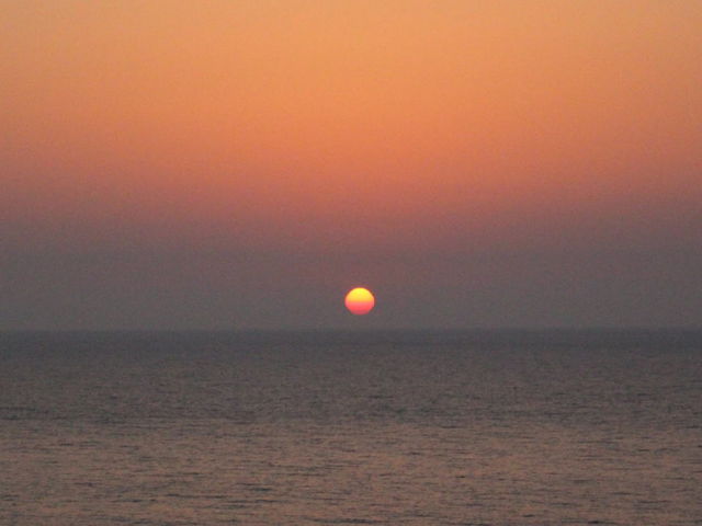 瀬波に沈む夕日その2_瀬波温泉海水浴場