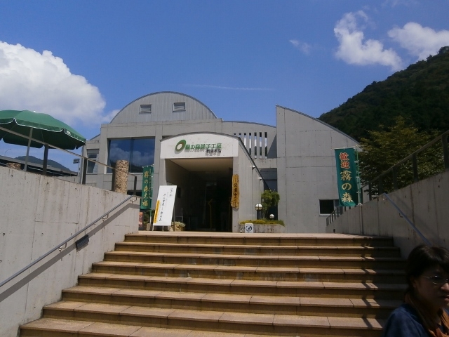 店舗前景_霧の森菓子工房・新宮本店