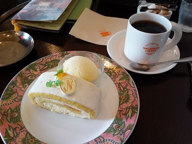 ケーキセット_ナガハマコーヒー 外旭川店