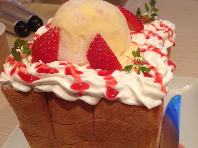 いちごのハニトー_パセラ 新宿靖国通り店