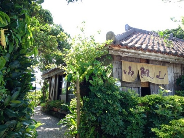 緑豊かなお店_琉球古来すば 御殿山