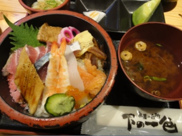 お昼は千円以下でじゅうぶん満足できます_下の一色