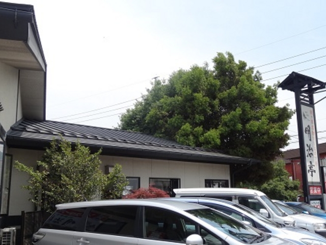人気店で駐車場はいっぱいでした_明治亭 駒ヶ根本店