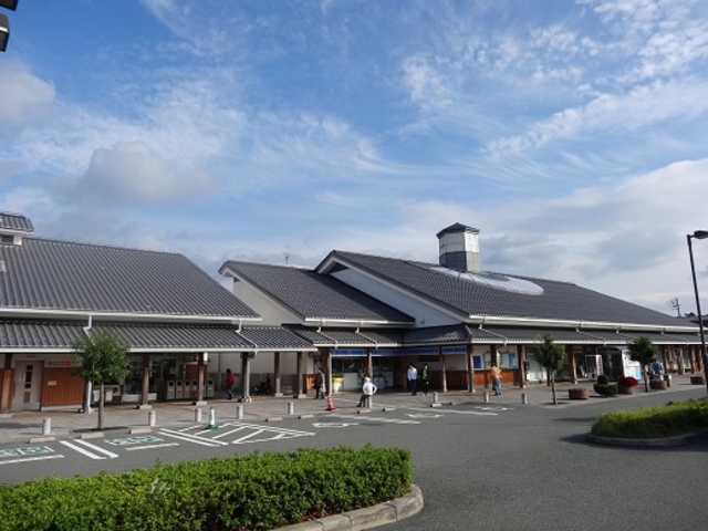 駐車場100台の広さ_道の駅 藤樹の里あどがわ