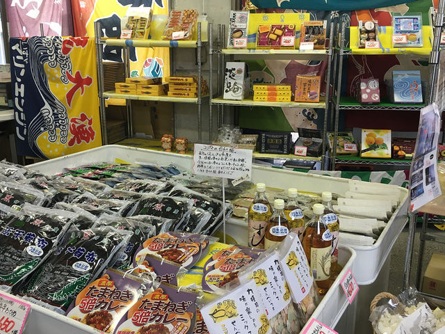 色んなものが売っています_魚彩館