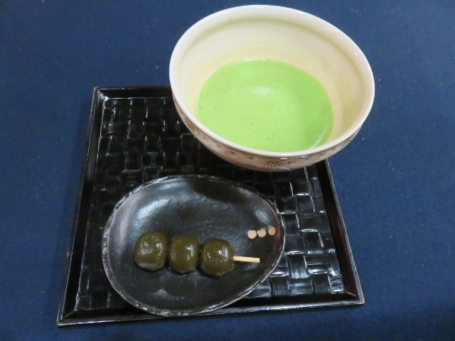 抹茶の試飲_丸久小山園 槙島工場店