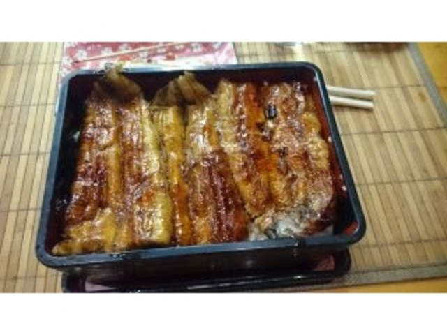 特上うな重です。この値段でこのボリューム!!_和香