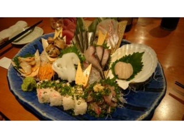 上刺し盛り。これで1980円!2人でも食べきれないほどです。_どうどう