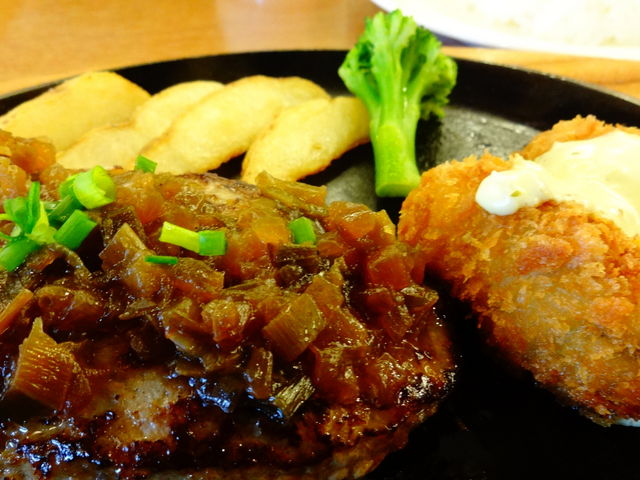 ハンバーグ&牡蠣フライランチ_COCO'S 小浜店