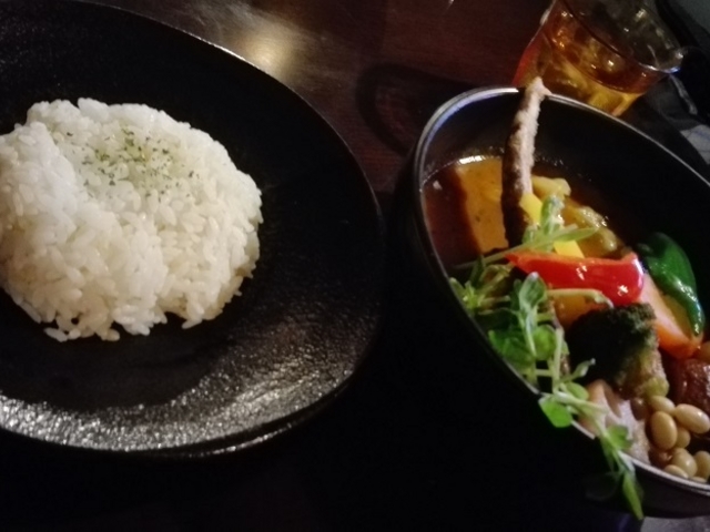 「チキンカリー」???+ライスS☆他に比べると、インパクトが弱い(笑。_スープカレーサムライ さくら店