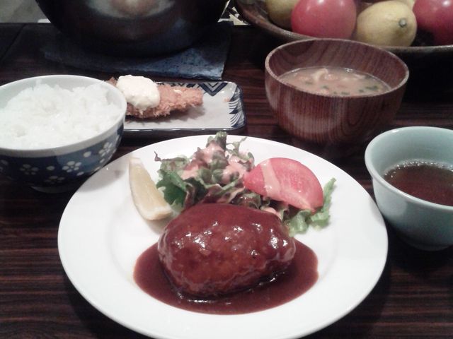 「おまかせランチ」のハンバーグ_紅亭