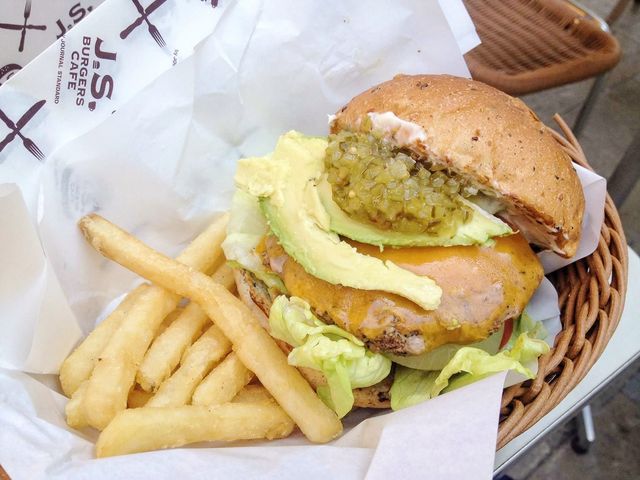 アボカドのバーガー_J.S.BURGERS・CAFE・新宿店