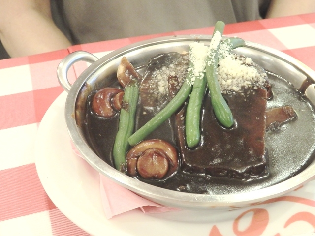 タンシチュー。銀のお皿に入っています。_ヨシカミ 浅草店