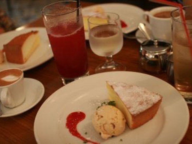 美味しいケーキと午後のひととき_da TAKASHIMA だ たかしま