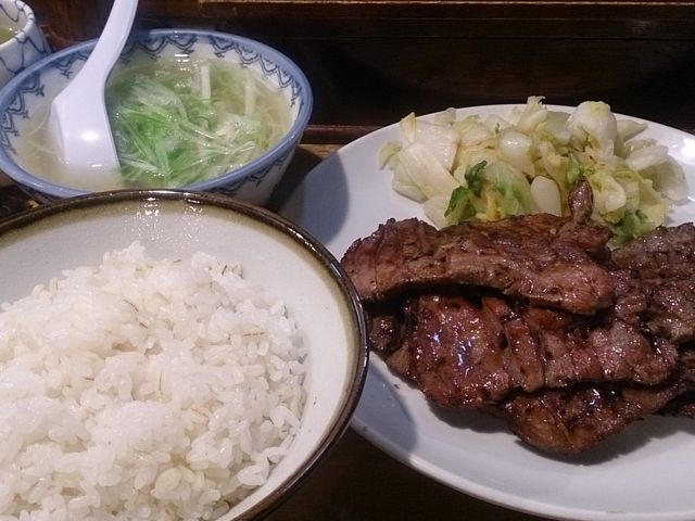 メニューはシンプルに「牛タン定食」と数種類のみ!_旨味太助