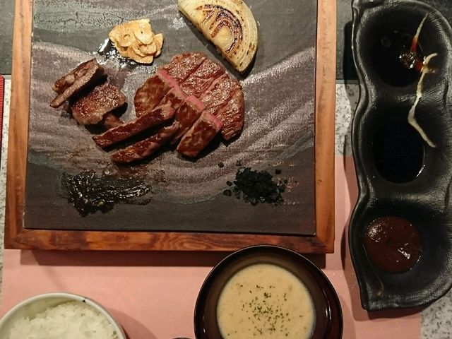 ライス、ガーリックライスなどある!スープも最高!!_ステーキハウス源平