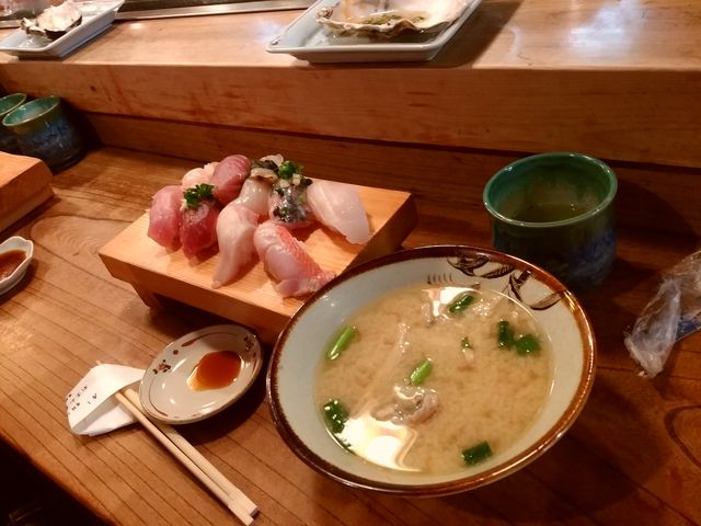 あら汁もたっぷり。_寿司屋 魚八