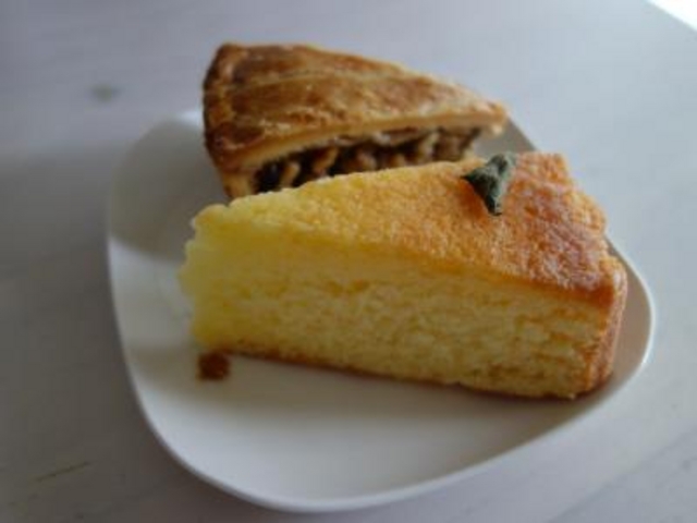 レモンケーキ(手前)_ドイツ菓子工房 ムッティスクーヘン