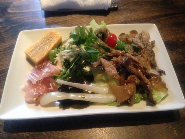 前菜。野菜中心のビュッフェスタイル_石の蔵