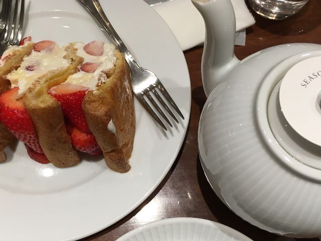 ストロベリーミルフィーユ_ハーブス HARBS アトレ吉祥寺店
