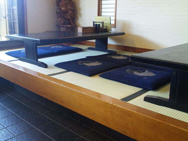 座敷席_清見そば登呂支店