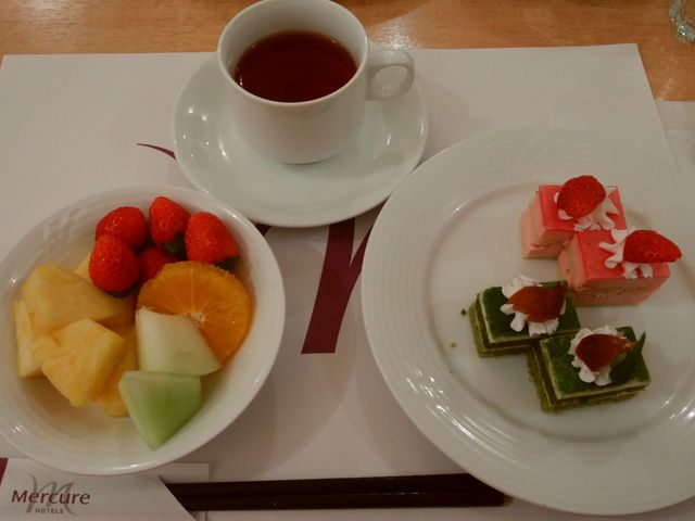 フルーツ。紅茶。ミニケーキ。_レストラン セイシェル