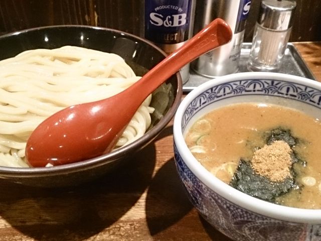 太麺がボリューム感を上乗せ!笑_つけ麺専門店 三田製麺所 新橋店