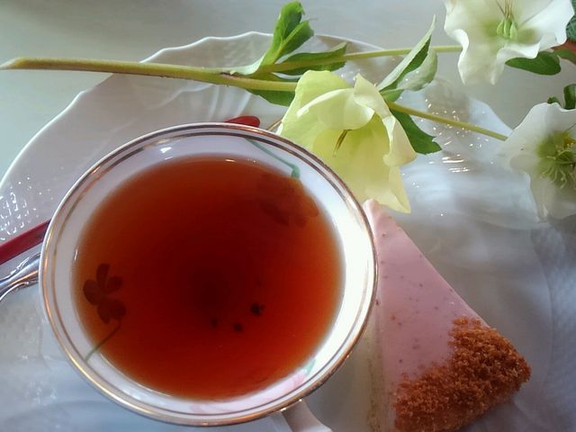 心使いの、お花と(≧∇≦)お紅茶。美味です(^o^)v_茶房ゆかり