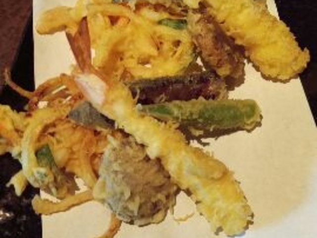 天ぷらも2人前、アツアツで運ばれてきました。_小嶋屋総本店