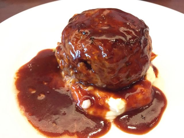 厚みたっぷりのハンバーグ_ビストロ 石川亭 豊洲フォレシア店