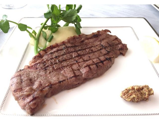 お肉も大きい_マンジャーレ 新浦安
