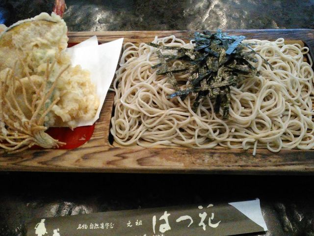 このお蕎麦の美しいことと言ったら・・_はつ花そば 本店