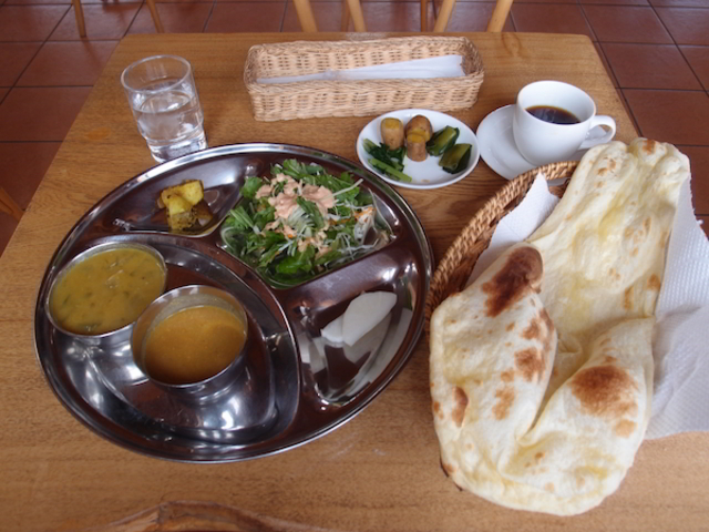 カレーのナンが大きい!_モナの丘