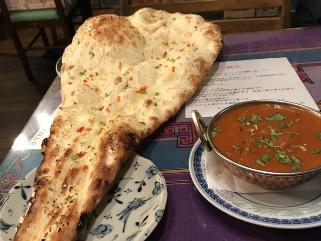 ナンがでかすぎ_ネパールキッチン 蛍池店