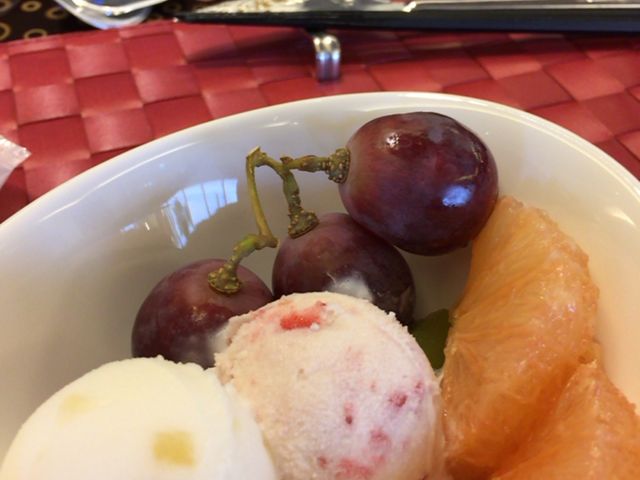 アイスとフルーツ_シェラトン・グランデ・トーキョーベイ・ホテル グランカフェ