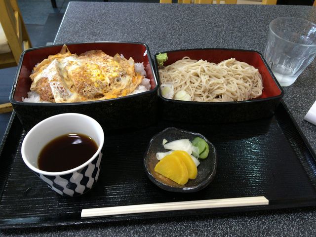 カツ丼定食、そばセットです_おおもり