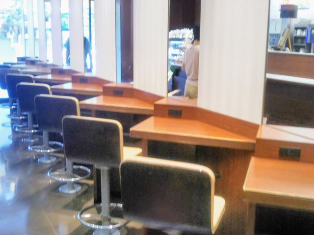 『ドトールコーヒーショップ 京橋中央通り店』。_ドトールコーヒーショップ 京橋中央通り店(GOURMET COFFEE DOUTOR)