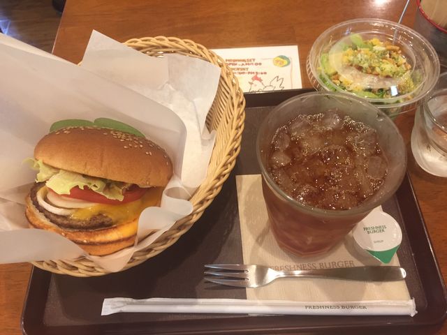 チーズバーガー+サラダセット_フレッシュネスバーガー 札幌西28丁目店