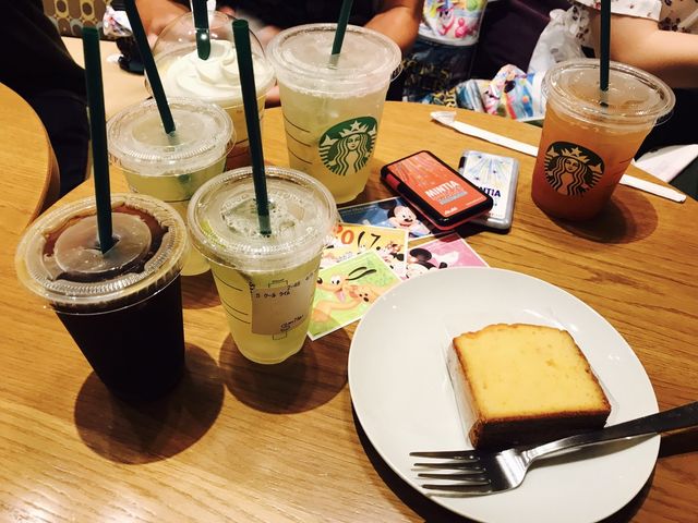 ゆったりと休憩_スターバックスコーヒー 舞浜 イクスピアリ店