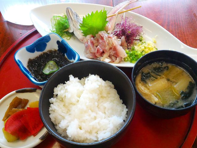 アジ定食。新鮮なアジは舌触りから違います_しょうとく丸