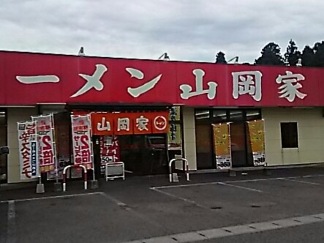 お店入り口_山岡家 長岡店