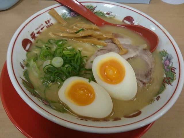 味玉ラーメン。玉子は半熟よりちょっと固め。_天下一品 赤坂店