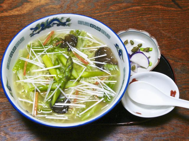 アスパラガス麺のラーメンです。
おいしかったです_クラブ食堂