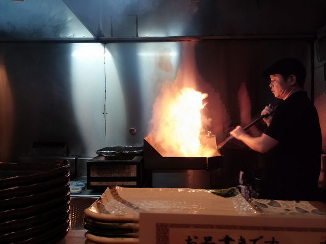 炭火焼してます_もも鐵えん